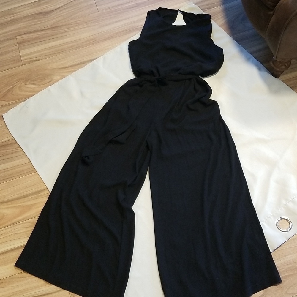 Vince Camuto Wide Leg Jumpsuit Belted Pockets Flounce Top Zippered Size 8
